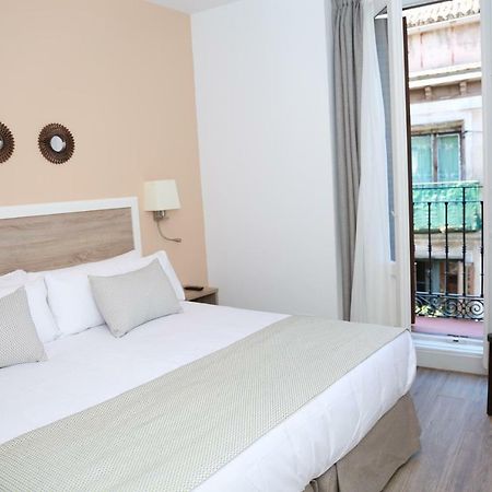 New Point Opera Aparthotel Madrid Bagian luar foto