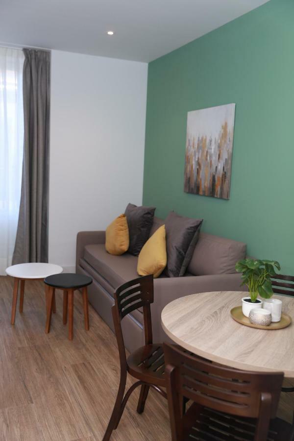 New Point Opera Aparthotel Madrid Bagian luar foto