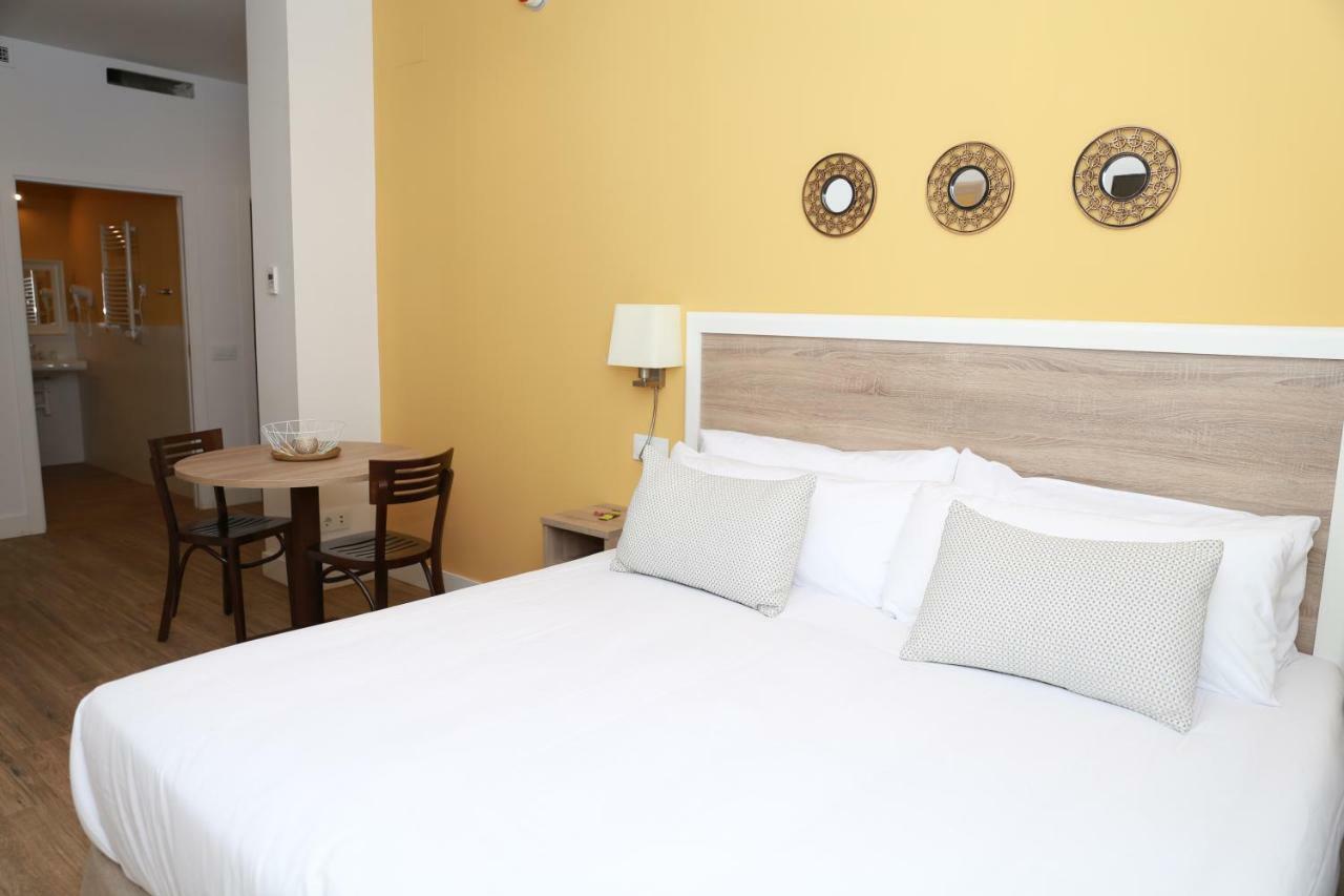 New Point Opera Aparthotel Madrid Bagian luar foto