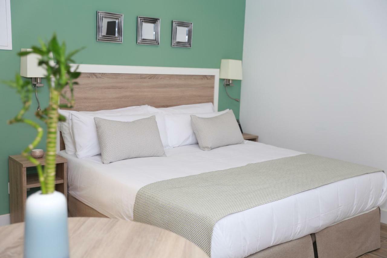 New Point Opera Aparthotel Madrid Bagian luar foto