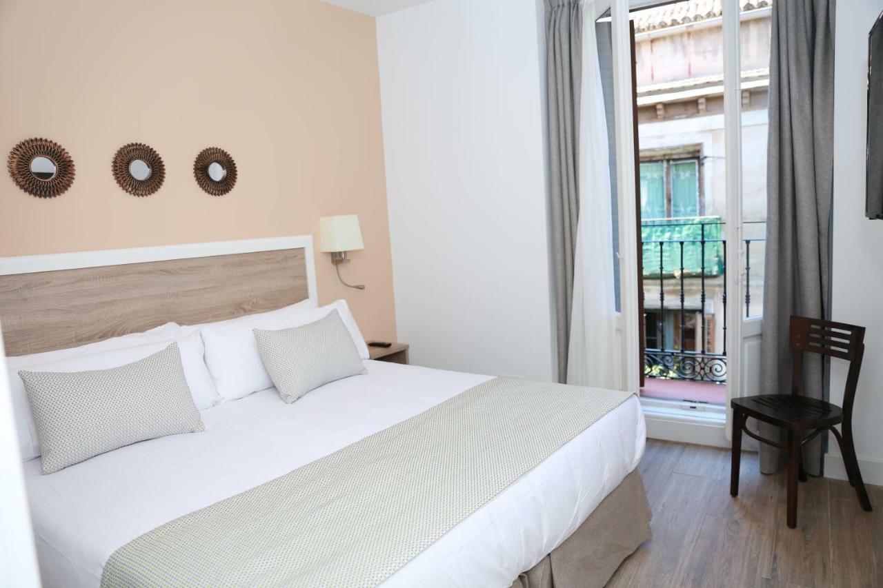 New Point Opera Aparthotel Madrid Bagian luar foto